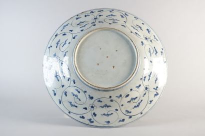 null JAPON, Fours d'Arita - XVIIe siècle.

Plat en porcelaine de type " kraak " à...