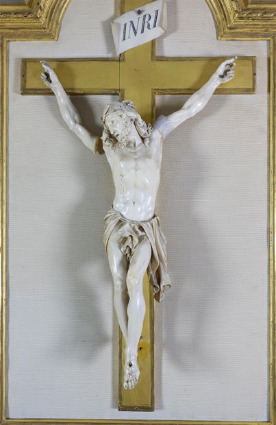 null Crucifix en ivoire sculpté, dans un cadre en bois doré.

XIXe siècle (accidents).

Haut....