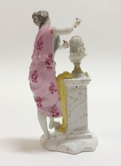 null ANGLETERRE.

Figure en porcelaine représentant la sculpture : une jeune femme,...