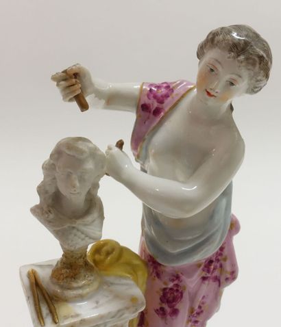 null ANGLETERRE.

Figure en porcelaine représentant la sculpture : une jeune femme,...