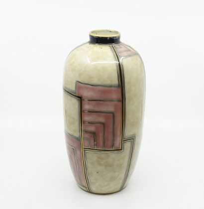 null Camille THARAUD (1878-1956)

Vase en porcelaine à corps obusal et petit col...