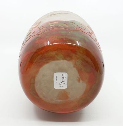 null CHARDER

Vase ovoïde épaulé et col annulaire

Épreuve en verre doublé marmoréen...