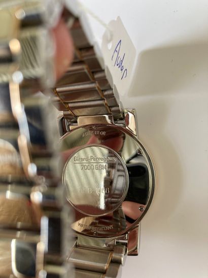 null GIRARD PERREGAUX

Montre bracelet en acier et or 18k (750) avec chronographe....