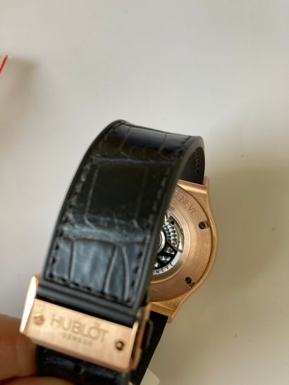 null HUBLOT

Big Bang

Montre bracelet over size en or 18k (750) avec chronographe....