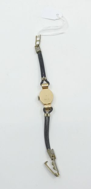 null Montre bracelet de dame, la montre de forme ronde en or jaune 750 millièmes,...