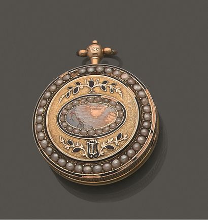 null Watch of lady soap in yellow gold 750 thousandths, enamelled and decorated with...