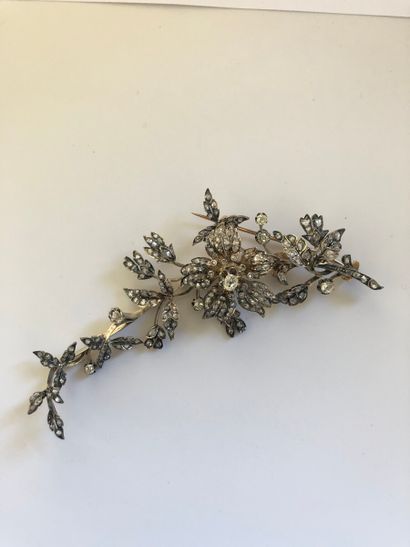 null Brooch trembleuse out of yellow gold 750 thousandths and silver 925 thousandths...
