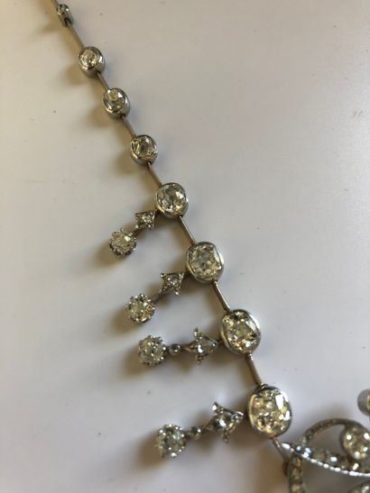 null Articulated necklace in white gold 750 thousandths and platinum 850 thousandths...