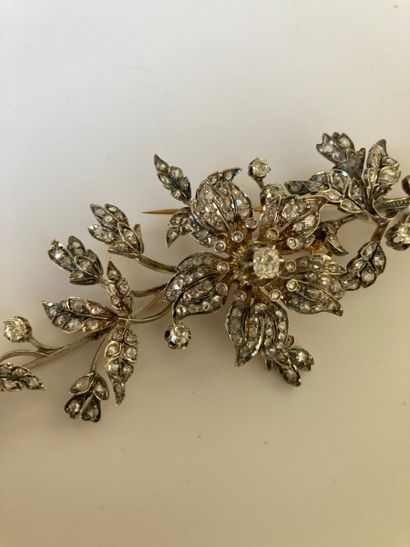 null Brooch trembleuse out of yellow gold 750 thousandths and silver 925 thousandths...