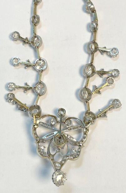 null Articulated necklace in white gold 750 thousandths and platinum 850 thousandths...