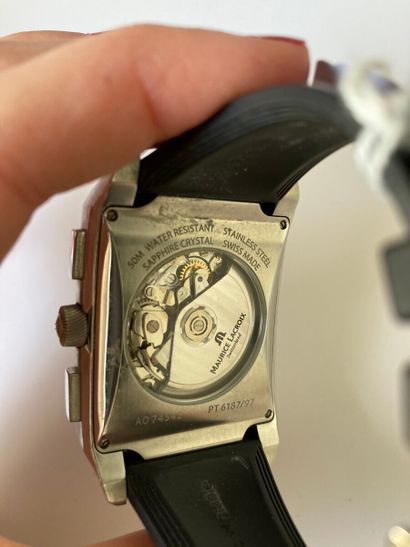 null MAURICE LACROIX

Montre bracelet en acier avec chronographe. Boîtier rectangulaire,...