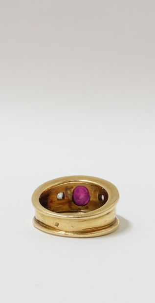 null Yellow gold ring 750 thousandths decorated, in the center, of a ruby oval between...