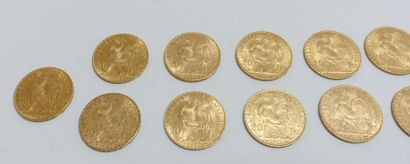 null Onze pièces comprenant : 



Deux pièces de 20 Francs or 1907, 

trois pièces...