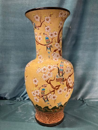 Grand vase balustre dans le gout japonisant...