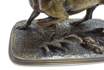 null Ferdinand PAUTROT (1832-1874).

Braque à l'arrêt sur un lièvre.

Bronze à patine...