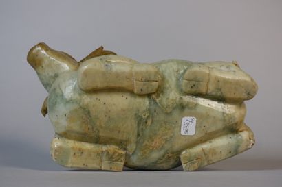 null CHINE.

Buffle couché en pierre dure sculptée.

(Accidents.)

Long. : 30 cm...