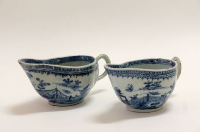 null CHINE - Époque QIANLONG (1736-1795).

Deux saucières en porcelaine blanche à...