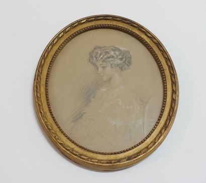  Abel FAIVRE (1867-1945). 
Femme de profil. 
Trois crayons, signé en bas à gauche....