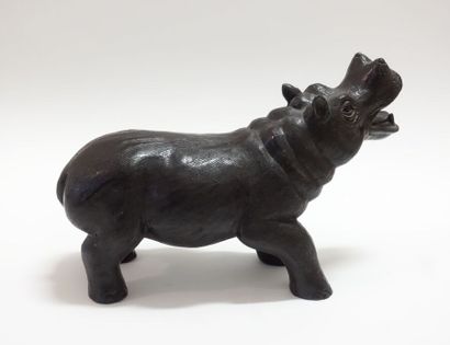 null JAPON (?).

Hippopotame.

Bronze à patine noire.

Haut. : 18 cm ; Long. : 29...