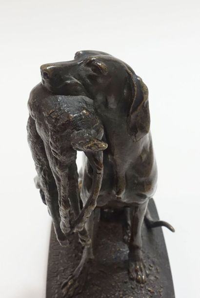 null Ferdinand PAUTROT (1832-1874).

Chien assis tenant un lapin 

Bronzes à patine...