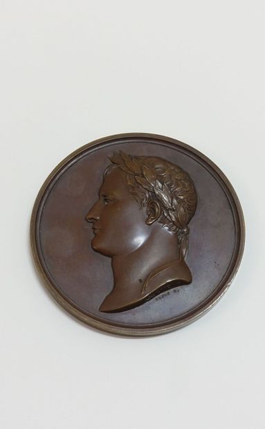 null Réunion de trois médailles :

- Une à l'effigie de Napoléon 1er, par Andrieu....