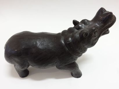 null JAPON (?).

Hippopotame.

Bronze à patine noire.

Haut. : 18 cm ; Long. : 29...