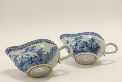 null CHINE - Époque QIANLONG (1736-1795).

Deux saucières en porcelaine blanche à...