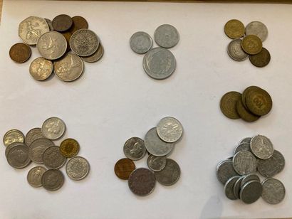 null Lot de pièces étrangères diverses dont certaines en argent (Angleterre, Danemark,...