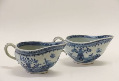 null CHINE - Époque QIANLONG (1736-1795).

Deux saucières en porcelaine blanche à...