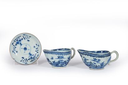 null CHINE - Époque QIANLONG (1736-1795).

Deux saucières en porcelaine blanche à...