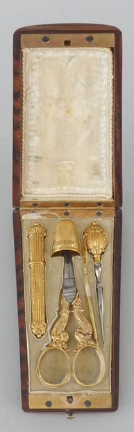 null Gold and metal sewing set, inlaid wood case with rocaille decoration

19th century...