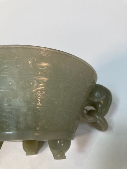 null CHINA - 18th century

A celadon nephrite flared bowl, carved in light relief...
