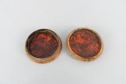null Circular wooden snuffbox, the lid decorated with a profile of the Duchess of...