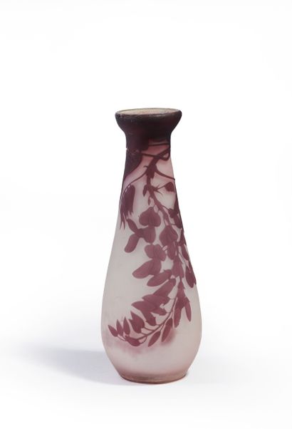 null Établissements GALLÉ (1904-1936)

Vase ovoïde à col conique. Épreuve en verre...
