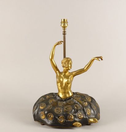 null Pierre LEFAGUAYS (1892-1962)

Danseuse

Pied de lampe en bronze à double patine...