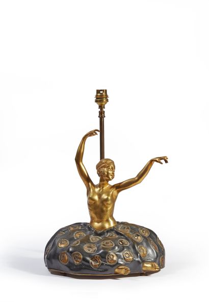 null Pierre LEFAGUAYS (1892-1962)

Danseuse

Pied de lampe en bronze à double patine...