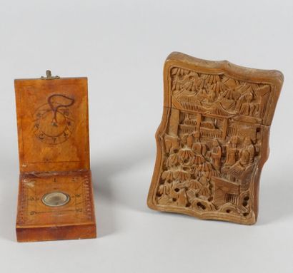 null Two sundials and a carved wooden case

Height of the dial : 

1 : about 7 cm...