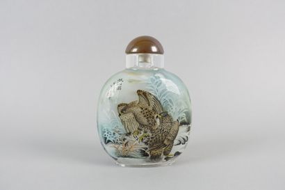 null Large covered snuffbox in painted glass

Height : 9.7 cm Height : 9,7 cm