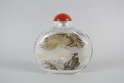 null Large covered snuffbox in painted glass

Height : 9.2 cm Height : 9,2 cm