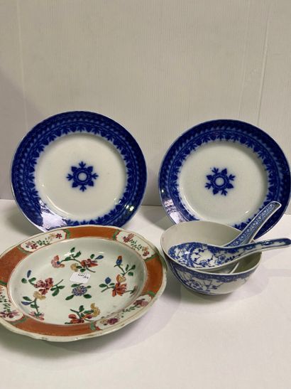 null Set of three mismatched blue and white porcelain plates 

There is a bowl and...