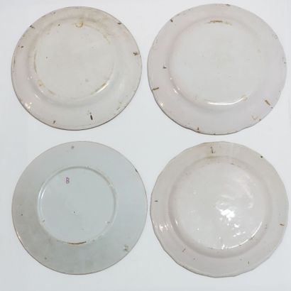 null Four earthenware plates of the East with polychrome decoration with a dominant...