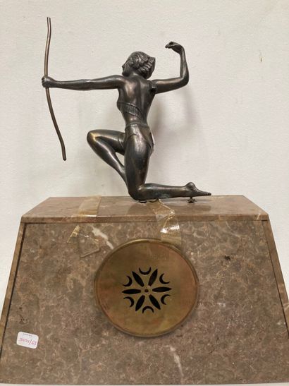 null Marble and bronze clock (?)

Art Deco period

Height : 40 cm 40 cm ; Width :...