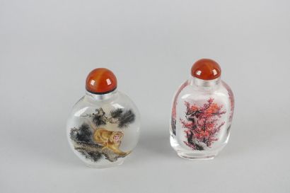 null Meeting of two covered snuffboxes in painted glass

Height : 8,4 and 8,6 cm...