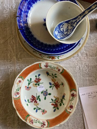 null Set of three mismatched blue and white porcelain plates 

There is a bowl and...