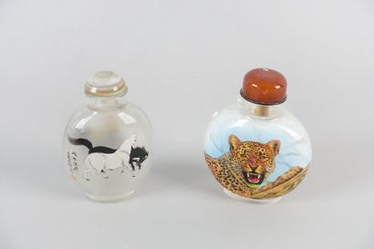 null Meeting of two covered snuffboxes in painted glass

Height : 8 and 8 cm 8 and...
