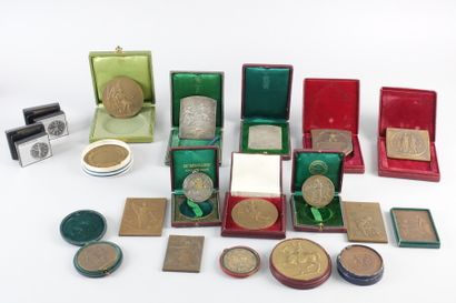null Meeting of seventeen medals



INCLUDED are two small MINISWISS pocket cloc...