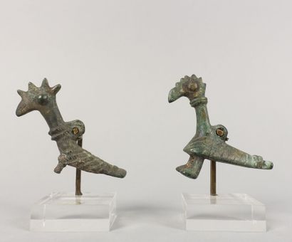 null Lot de deux pendeloques en forme de coq

Bronze à patine sombre

Iran, Luristan,...