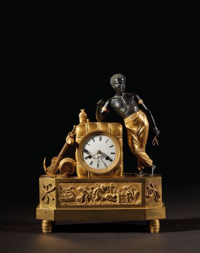 null Pendule au matelot en bronze doré et patiné à décor d'ancre et tonneaux, le...