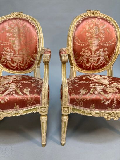 null Pair of beechwood armchairs with medallion cabriolet backs, decorated with ribbon...