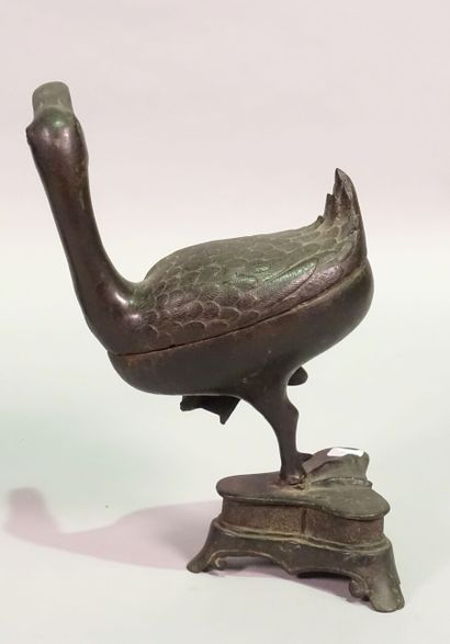 null CHINE - Époque MING (1368-1644)

Brûle-parfum en bronze à patine brune, canard...